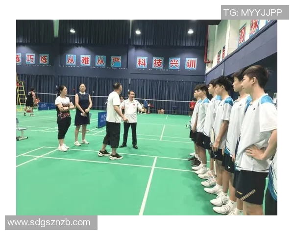 成都羽毛球队团队协作引发热议球员间配合与默契的争论分析