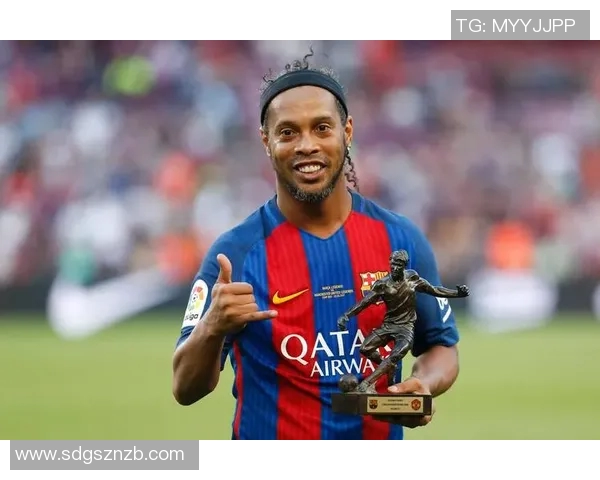 老年足球明星大罗重返赛场展现传奇风采与不屈精神