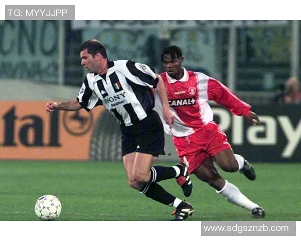 萨姓足球明星的辉煌历程与成就探讨 萨姓足球明星的辉煌历程与成就探讨