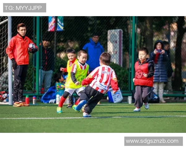足球明星教你踢足球技巧视频全解析让你轻松掌握精彩瞬间 足球明星教你踢足球技巧视频全解析让你轻松掌握精彩瞬间