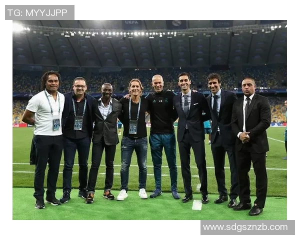 足球明星齐聚一堂精彩瞬间高清照片分享与回顾